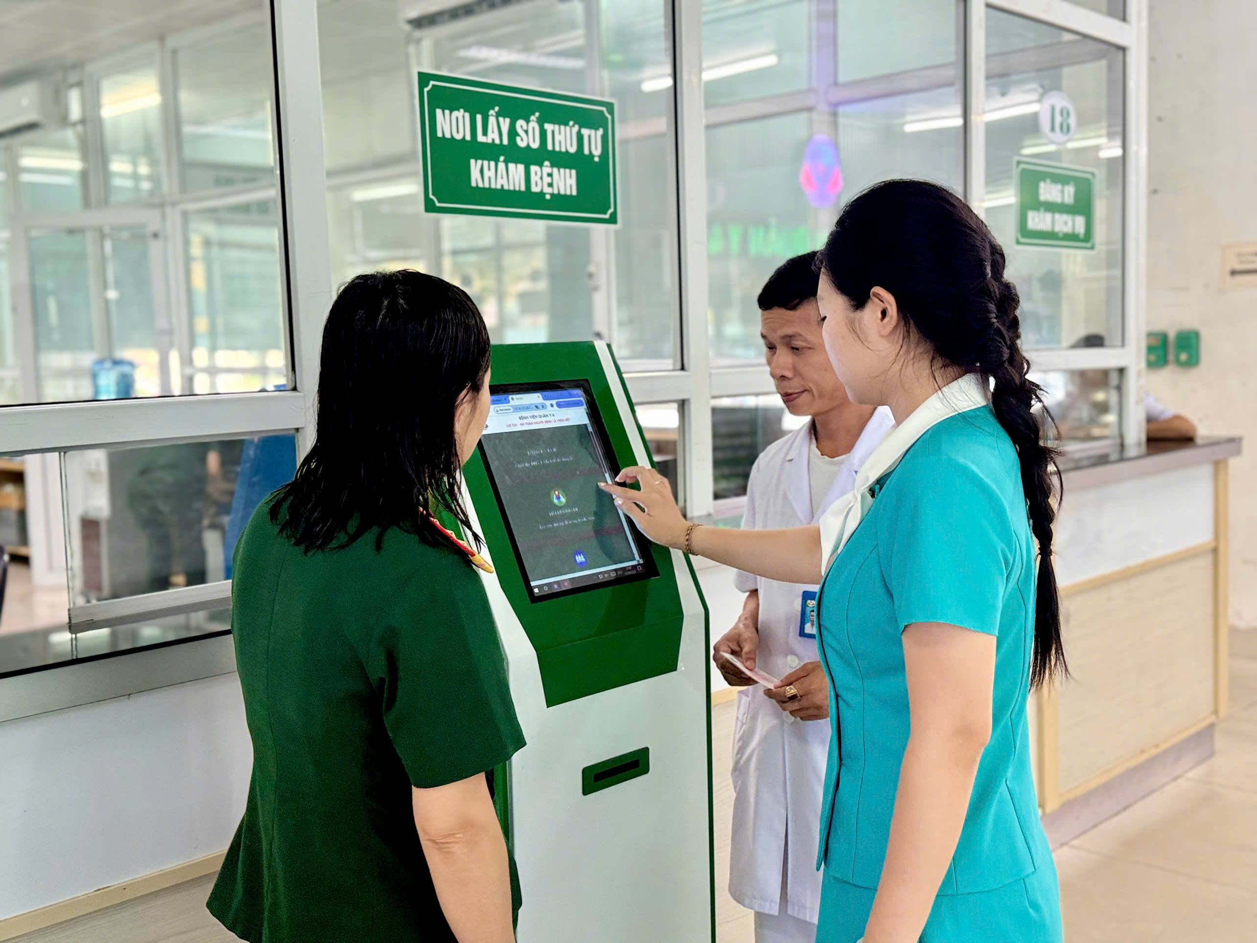 Bài 2 kiosk lấy số