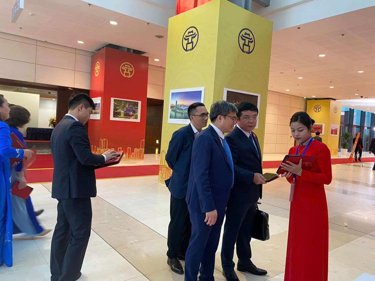 z7147804106052_51afabad4317c245636386d32fb7a3fa